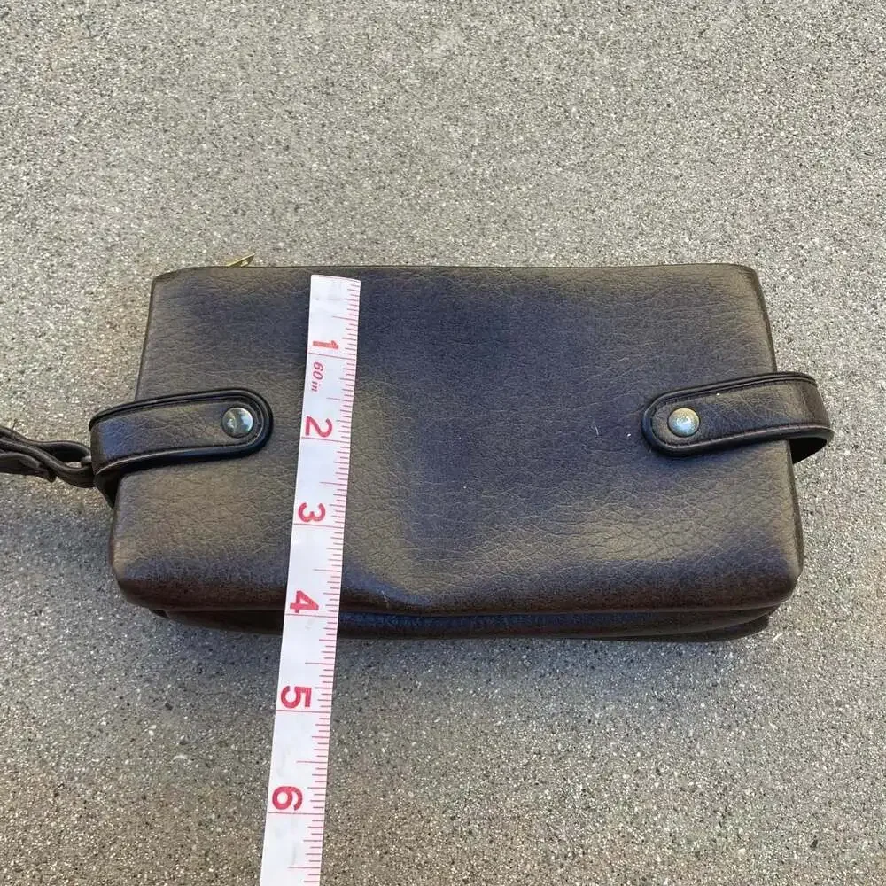 Vintage Brown Leather Multi-Compartment Kiss-Lock Wristlet Wallet
